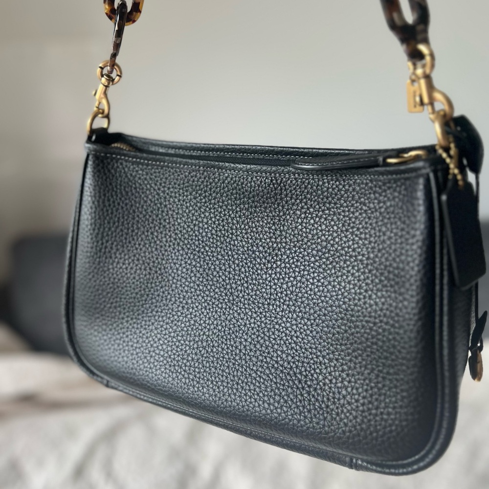 Elegant Black Leather Shoulder Bag